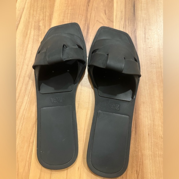 Zara Slides with crossover sandals - Picture 4 of 6